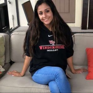 Meet your Posher, Dania